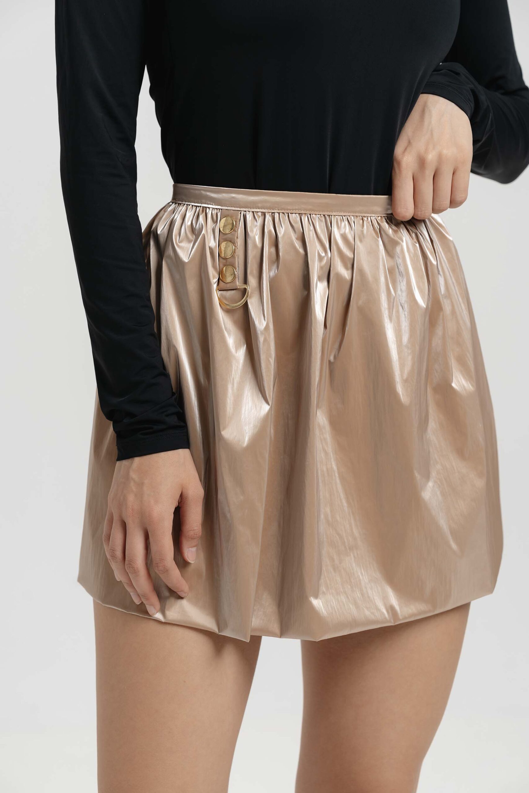 Fusta scurta dublata si catarame